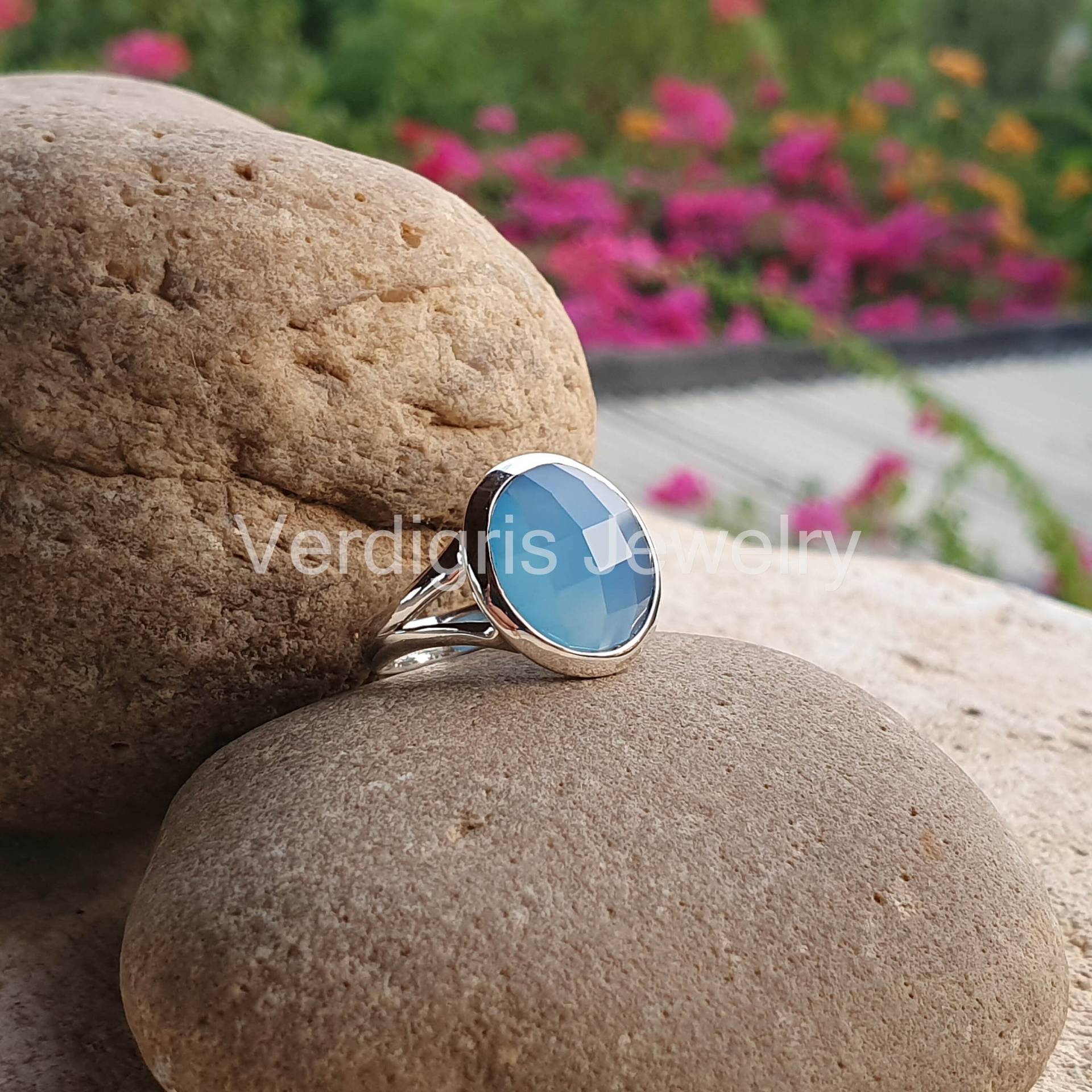 Natürlicher Blauer Chalcedon Sterling Silber Ring, Edelsteinschmuck, Natürlicher Edelstein, Handgemacht, Ringe Für Frauen, Geburtssteinring von VERDIGRISJEWELLERY