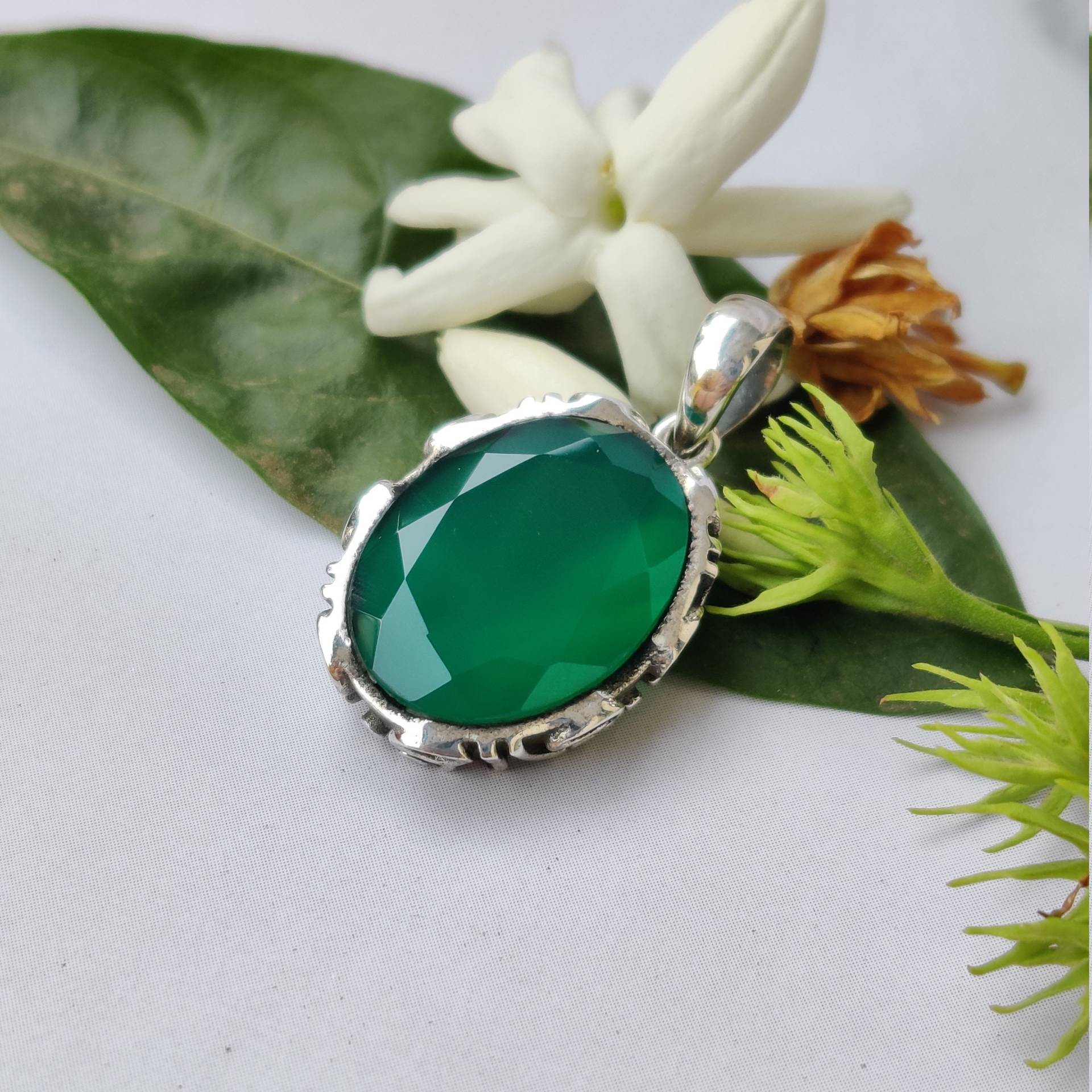 Natürlicher Grüner Onyx Anhänger, Sterling Silber, Statement Stück, Einzigartiger Edelstein, Niedliche Halskette, Komfortabler Alltags Schmuck von VERDIGRISJEWELLERY