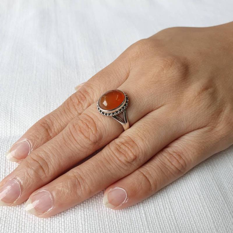 Natürlicher Karneolring, Bold Sterling Silber Statement-Ring, Alternative Verlobungsring, 100% Handgefertigt, Einfacher Und Eleganter Stil von VERDIGRISJEWELLERY