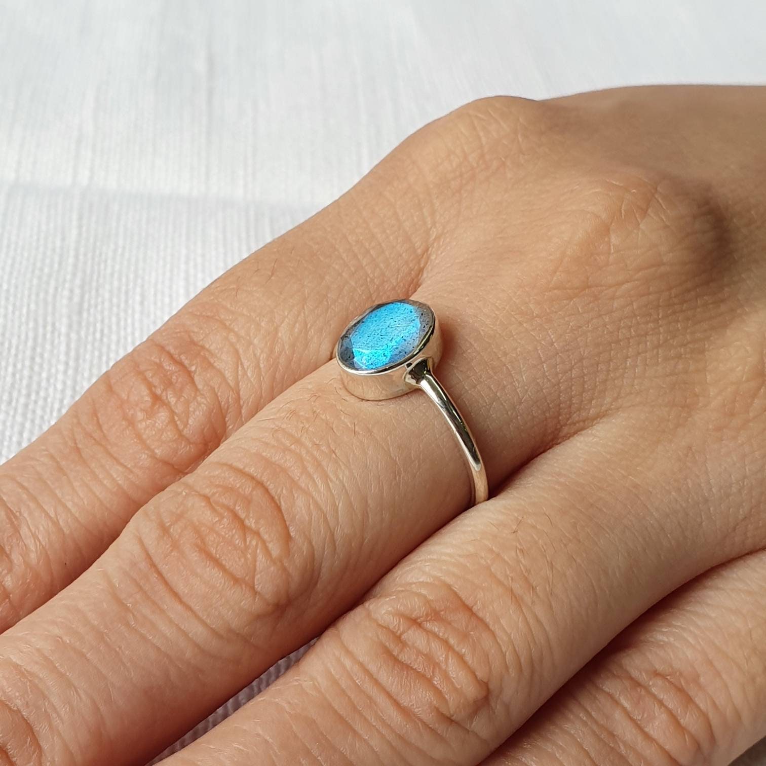 Natürlicher Labradorit Ring, 925 Sterling Silber Statement Zierlicher Edelstein Ring von VERDIGRISJEWELLERY