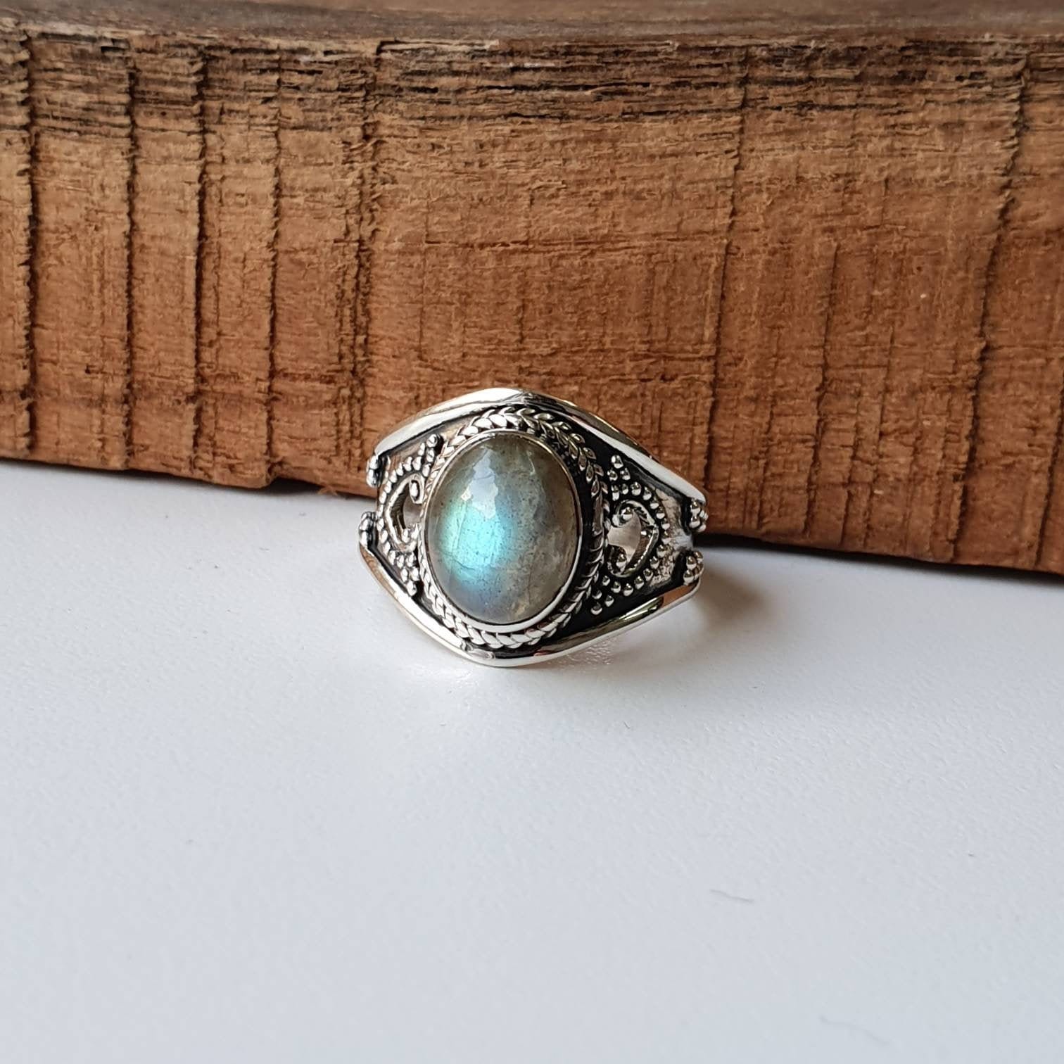 Natürlicher Labradorit Ring, Echter Sterling Silber Cocktailring, Alternativer Verlobungsring, Avantgarde, Geburtssteinring von VERDIGRISJEWELLERY
