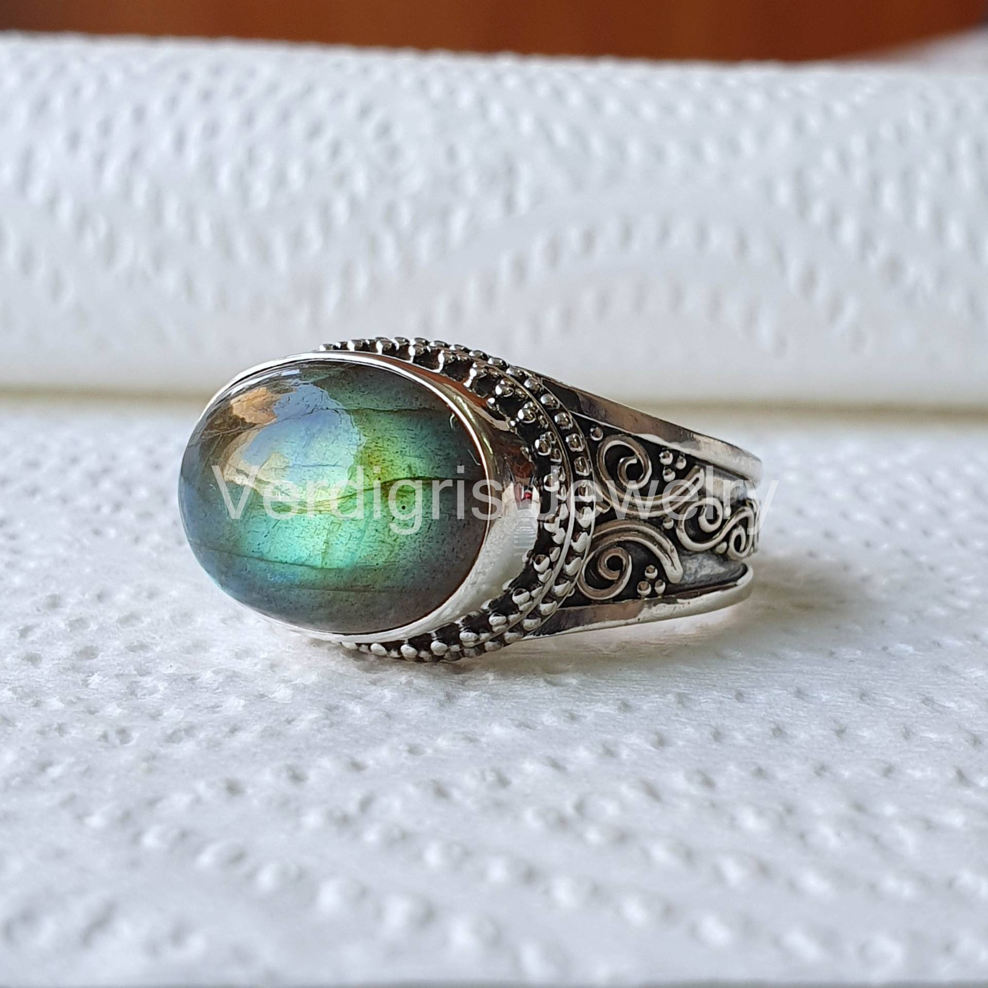 Natürlicher Labradorit Ring, Sterling Silber Handgefertigt, Valentinstag Schmuck, Birthstone Boho, Antique Rings von VERDIGRISJEWELLERY