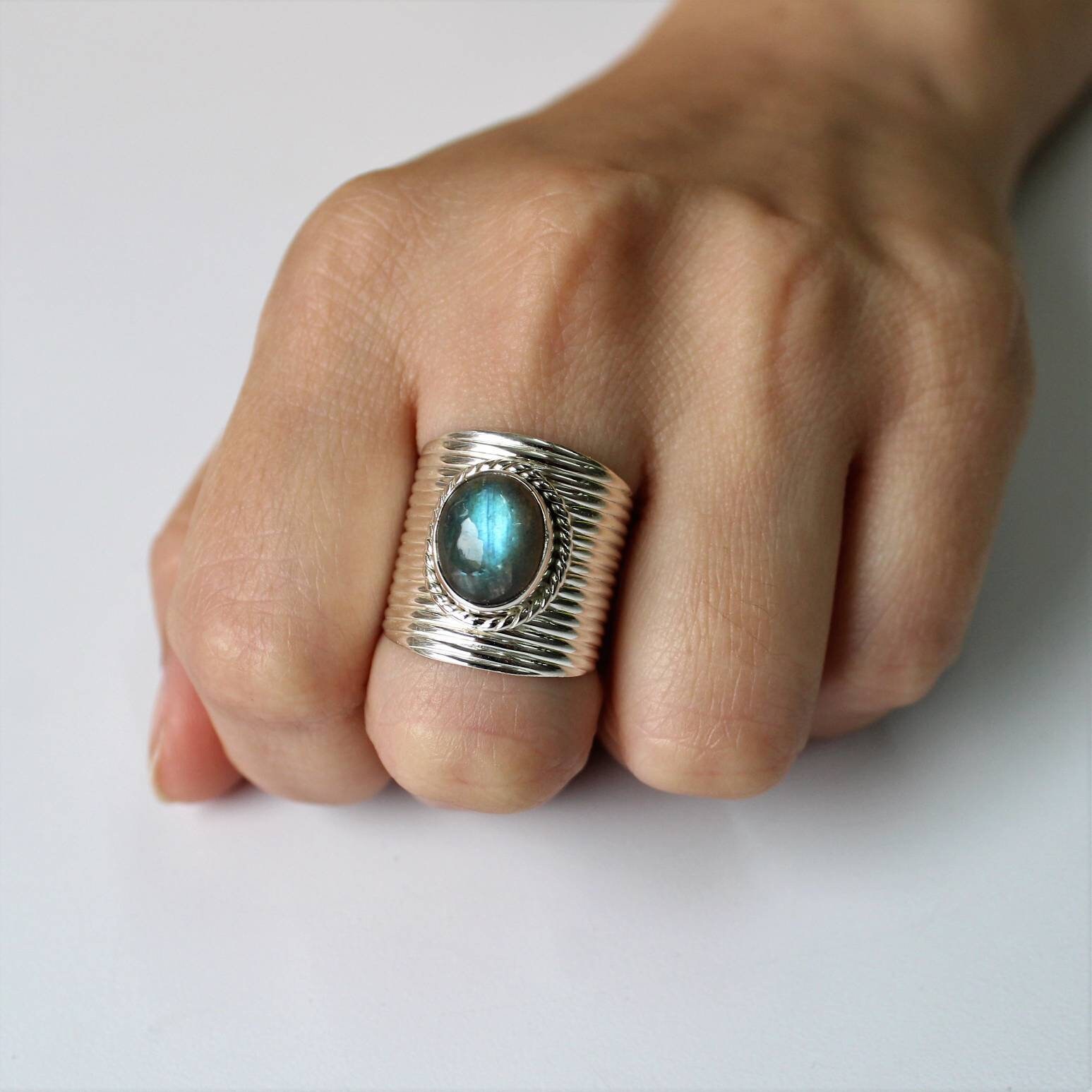 Natürlicher Labradorit Ring Handgemacht in Sterling Silber 9 X 11 Mm Oval Edelstein Boho Schmuck von VERDIGRISJEWELLERY