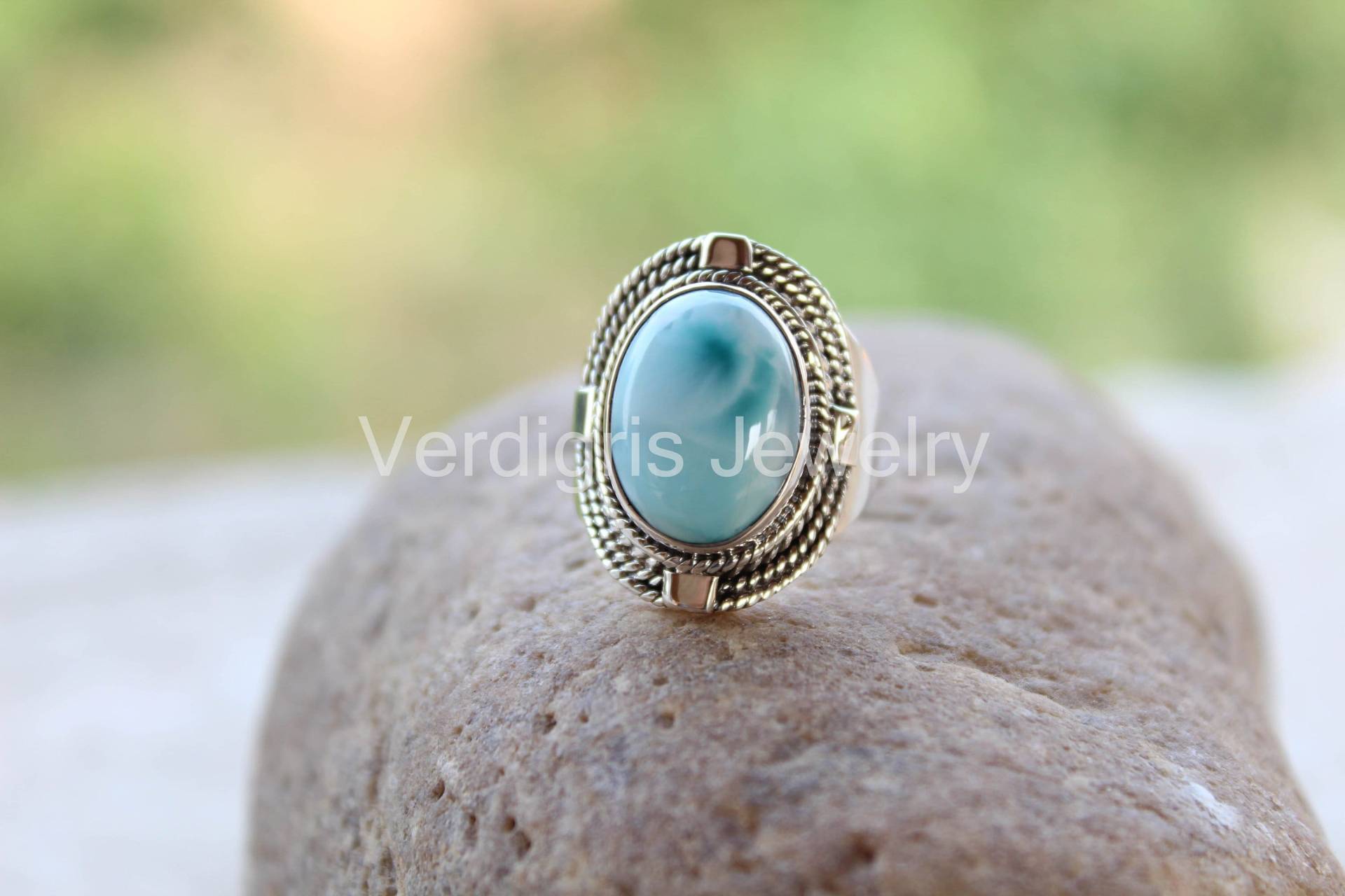 Natürlicher Larimar Ring Mit Sterling Silber Details, Handgemacht, Schmuck, Statement Birthstone Ring, Edelstein Ringe, Boho von VERDIGRISJEWELLERY