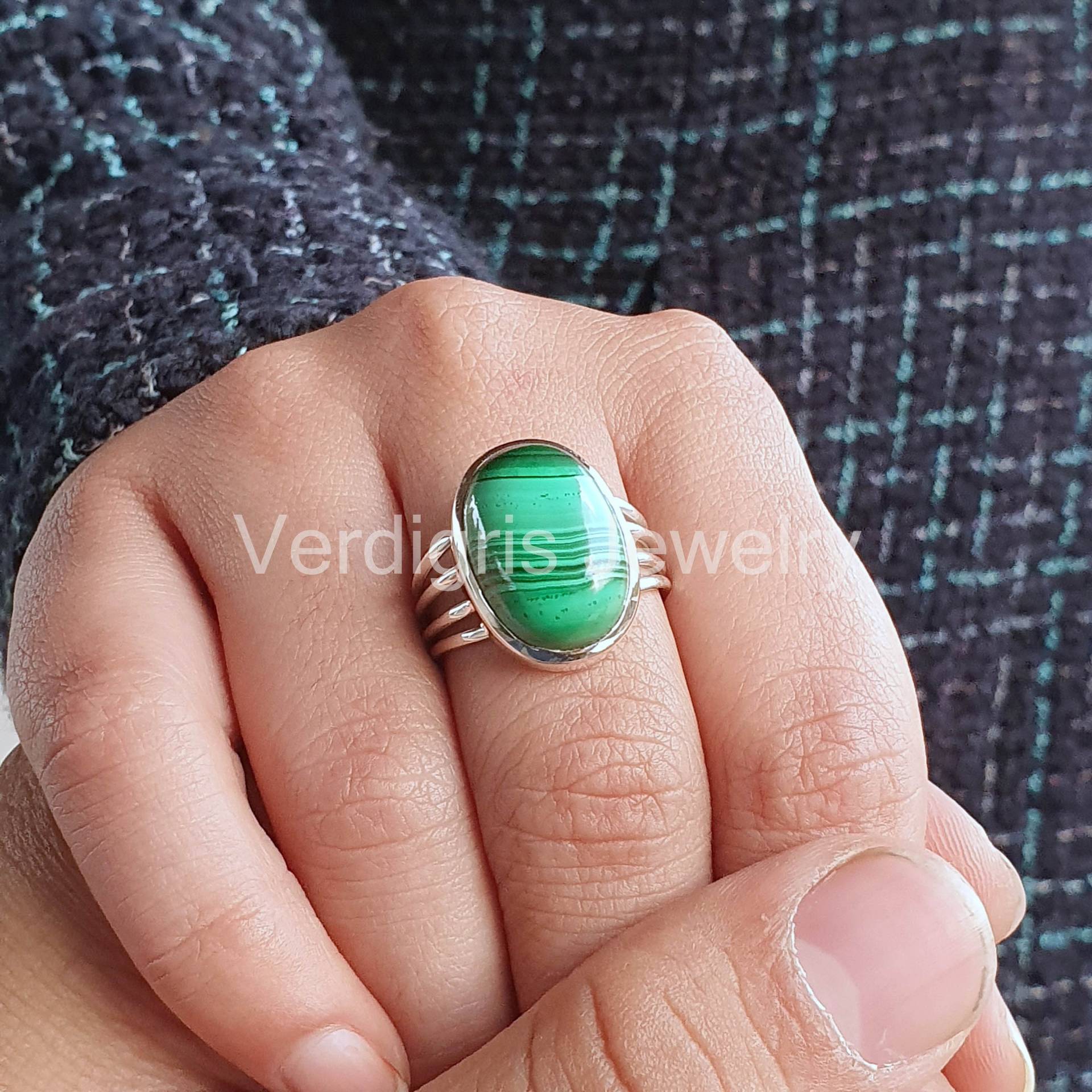 Natürlicher Malachit Ring, Handgemacht in Sterling Silber, Cabochon Edelstein Statement Weihnachtsgeschenk, Minimalist, Schmuck von VERDIGRISJEWELLERY