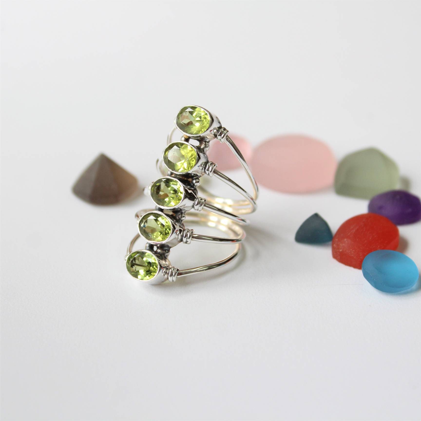Natürlicher Peridot Ring, Sterling Silber Statement Ring von VERDIGRISJEWELLERY