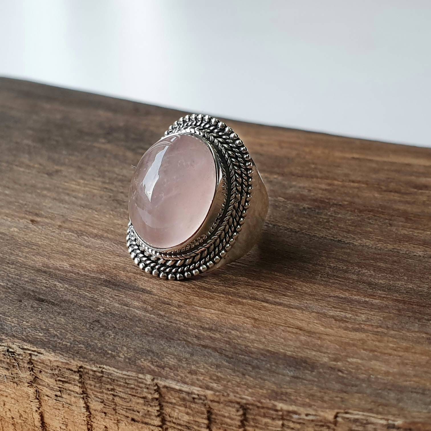 Natürlicher Rosenquarzring, Sterling Silber Statement-Ring, Alternative Verlobungsring, 100% Handgefertigt, Vintage-Stil von VERDIGRISJEWELLERY