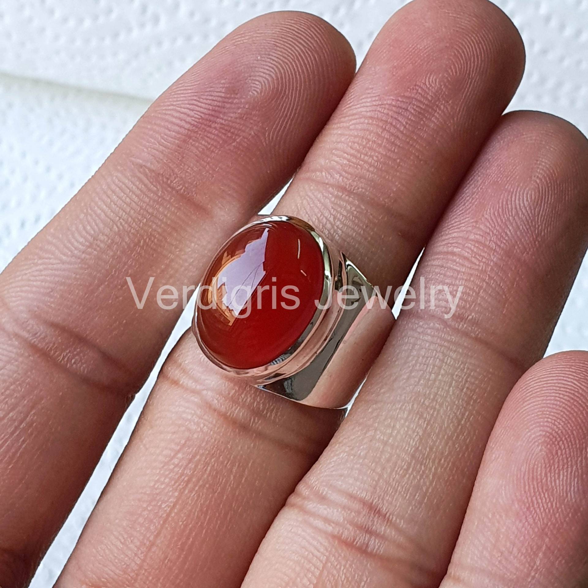 Natürlicher Roter Onyxring Handgemacht in Sterling Silber, Geburtssteinring, Edelsteinschmuck, Silberschmuck, Weihnachtsschmuck, Dezember von VERDIGRISJEWELLERY