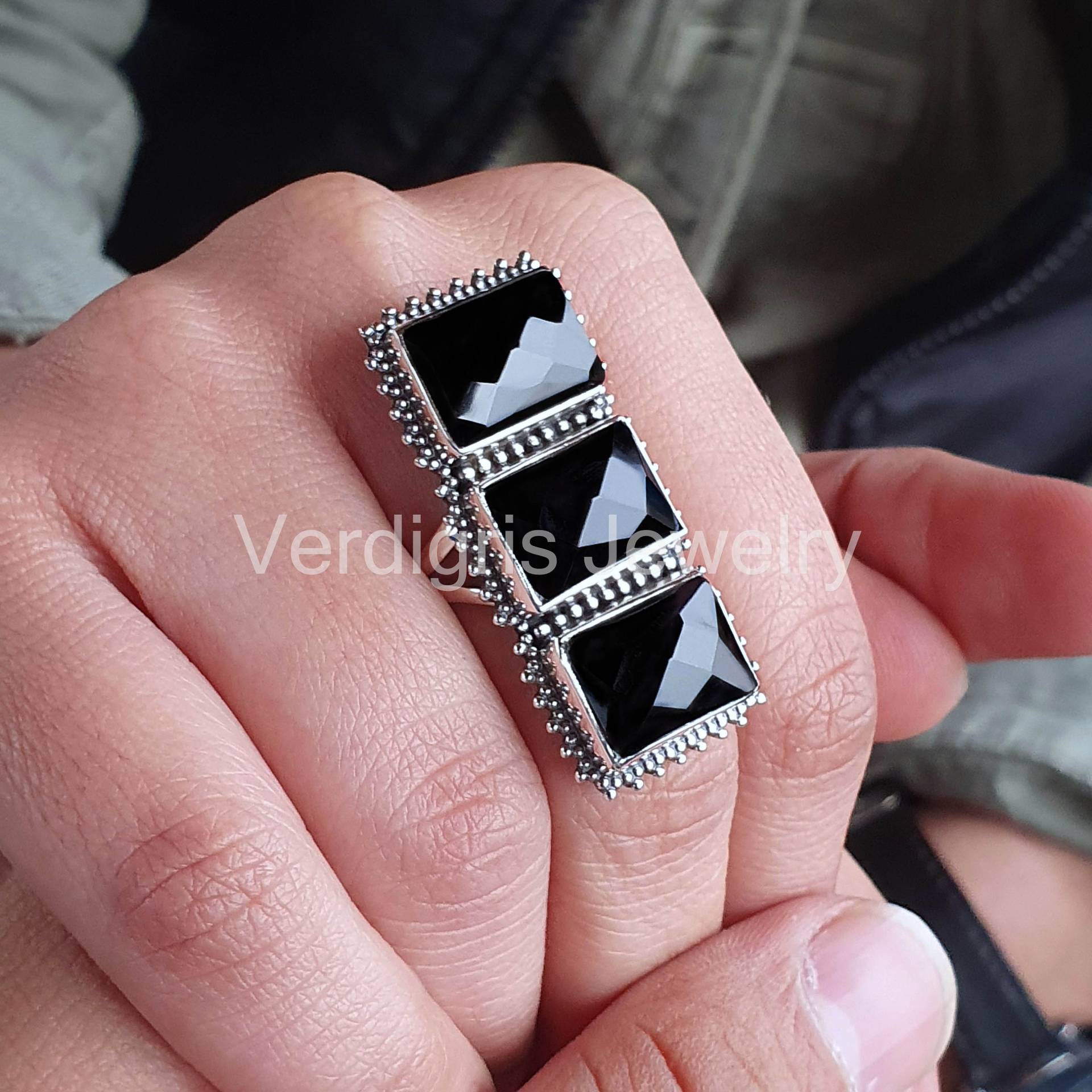 Natürlicher Schwarzer Onyx Edelsteinring Handgemacht in Sterlingsilber, Edelsteinschmuck, Dezember Geburtssteinringe, Silberschmuck, Onyxschmuck von VERDIGRISJEWELLERY