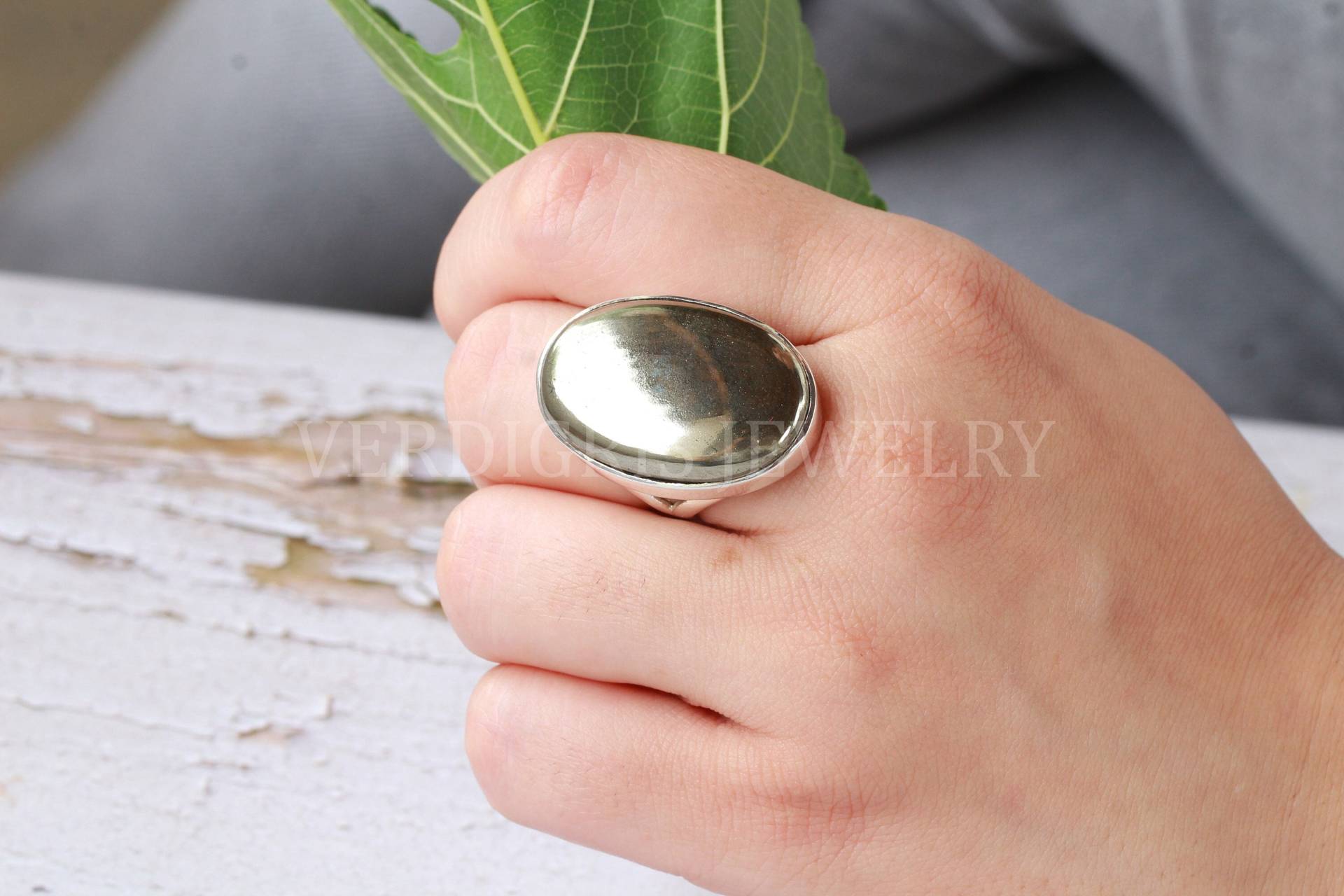 Pyrit Ring, Sterling Silber Statement Schmuck, Ovaler Handgemachter August Geburtsstein, Naturedelstein, Geschenk Für Sie von VERDIGRISJEWELLERY