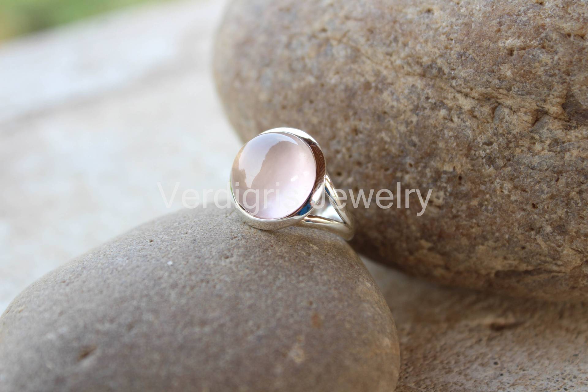 Rosenquarz Sterling Silber Ring, Handgefertigt, Edelstein Schmuck, Valentinstag, Januar Birthstone Silberschmuck, Weihnachtsring von VERDIGRISJEWELLERY