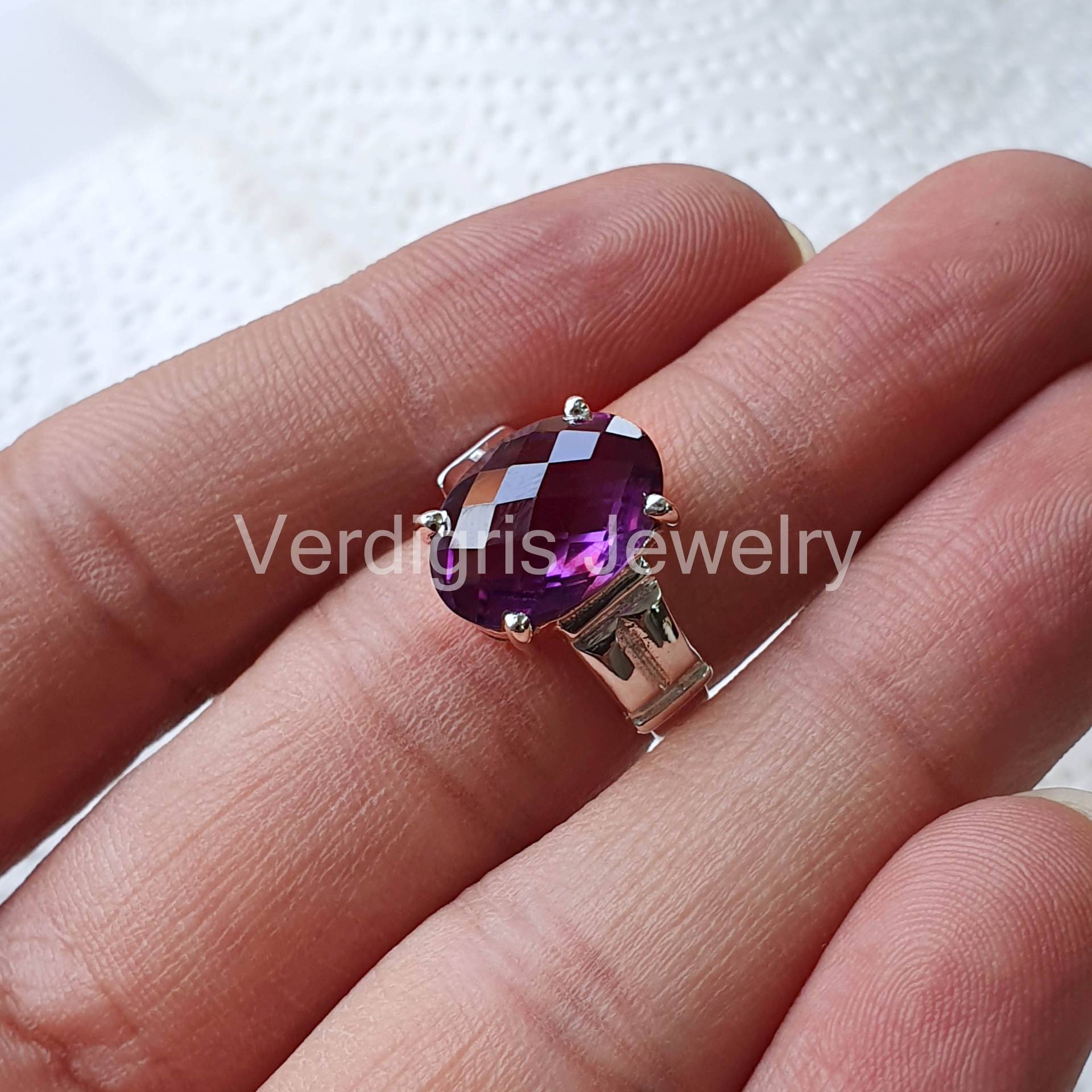 Schöner Amethyst Ring Handgemacht in Sterling Silber, Edelstein Schmuck, Statement Ringe, Weihnachtsgeschenk, Februar Geburtsstein Ring, Minimalist von VERDIGRISJEWELLERY