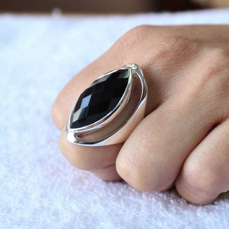 Schöner Schwarzer Onyx Ring, Sterling Silber Statement Edelstein Größe - 2613 Mm von VERDIGRISJEWELLERY