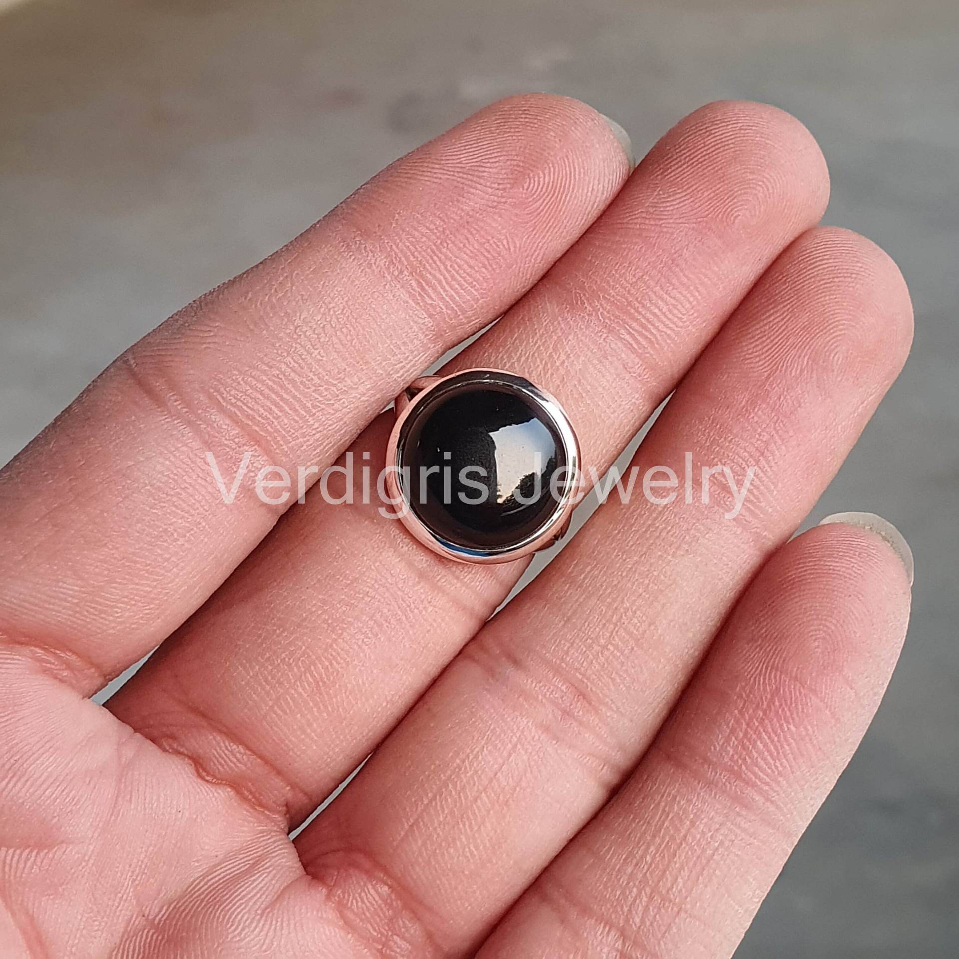 Schwarzer Onyx Ring, Sterling Silber Edelstein Statement Schmuck, Birthstone Weihnachtsgeschenk, Dezember Geburtsstein von VERDIGRISJEWELLERY