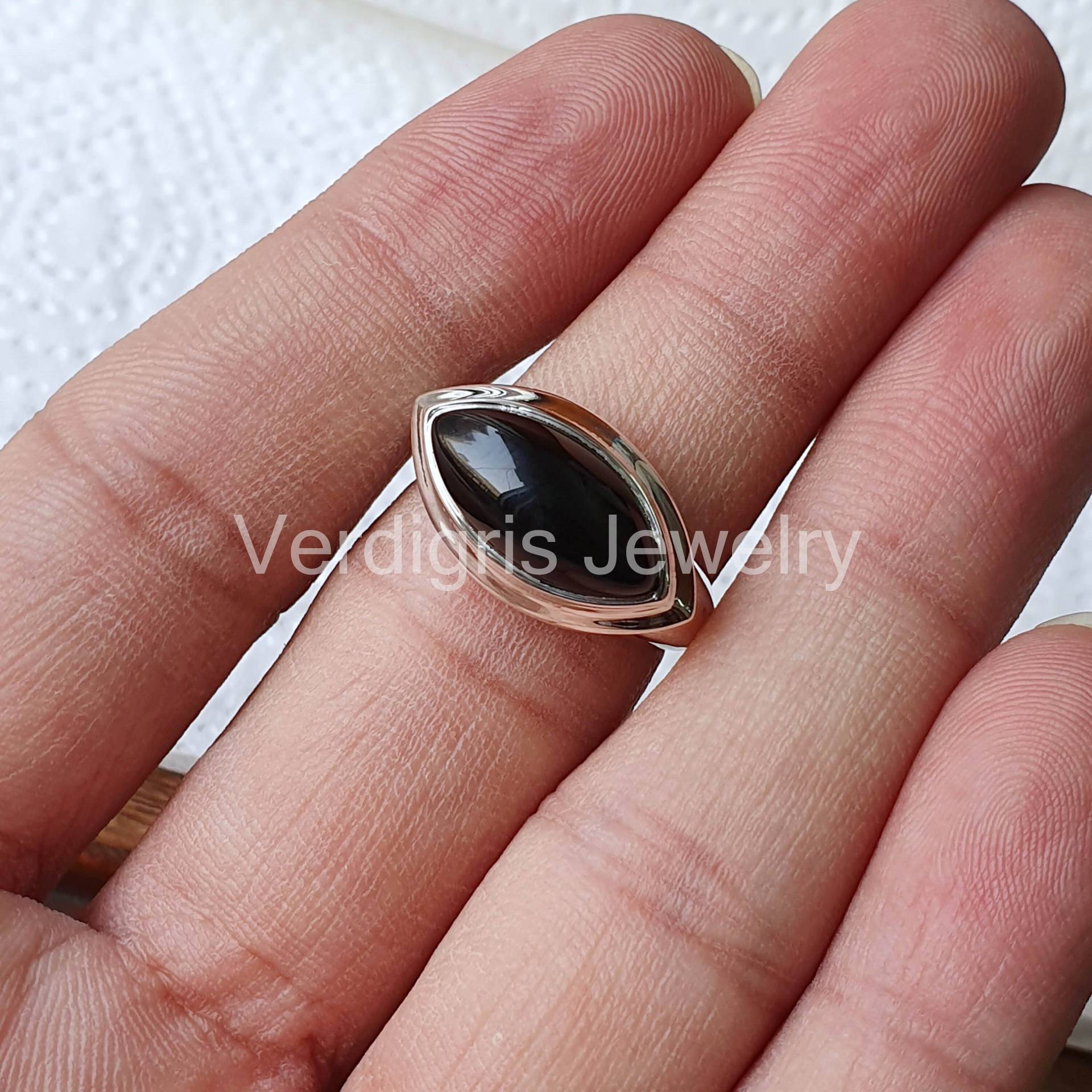 Schwarzer Onyx Ring, Sterling Silber Handgemacht, Edelstein Schmuck, Geburtsstein Dezember von VERDIGRISJEWELLERY