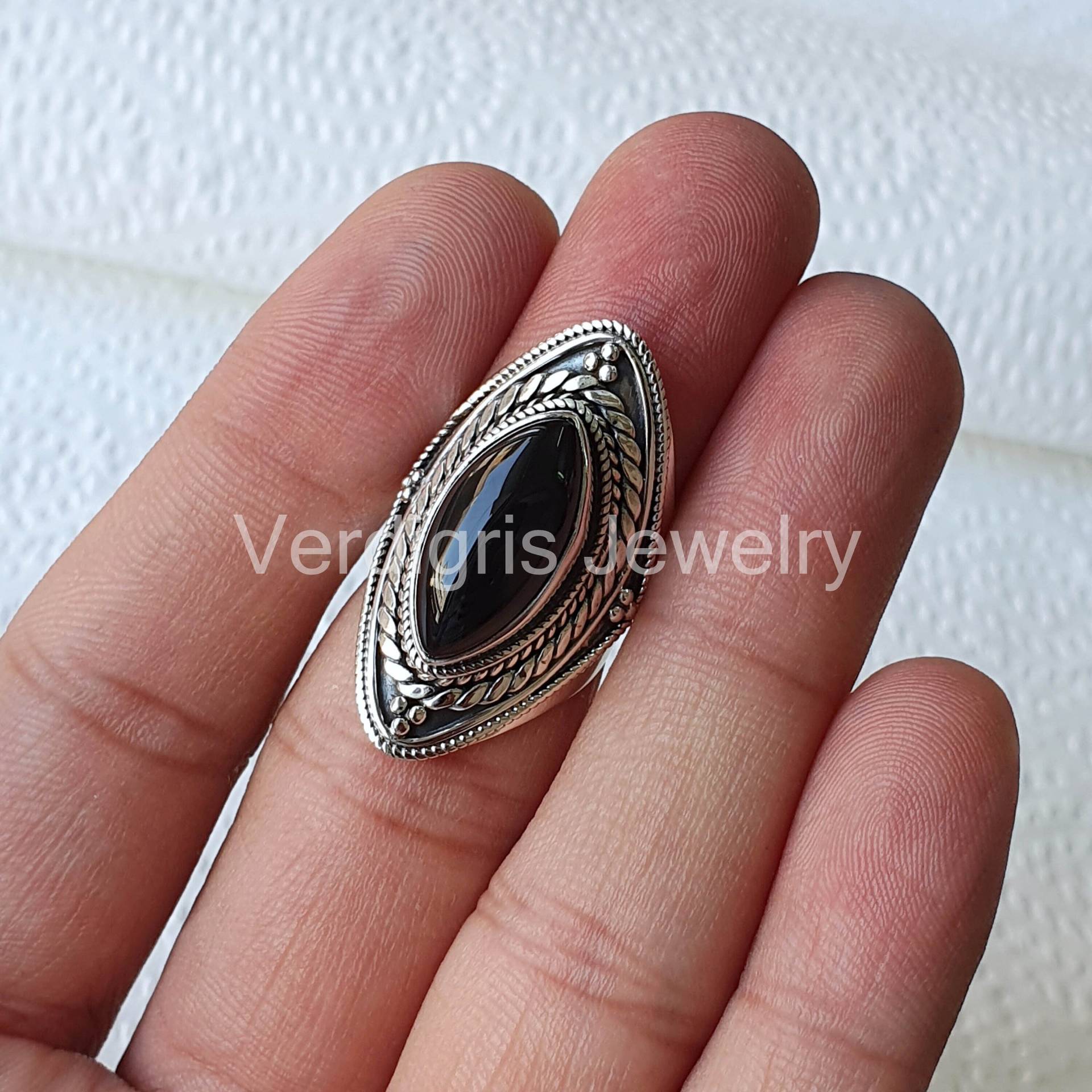 Schwarzer Onyx Ring, Sterling Silber Schmuck, Statement Edelstein Ringe Für Frauen, Geburtsstein Weihnachtsgeschenk, Handmade von VERDIGRISJEWELLERY