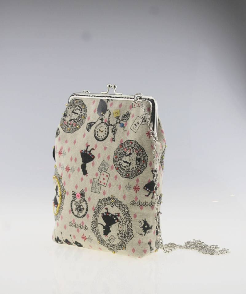 Alice Im Wunderland Perlen Umhängetasche, Handtasche Mit Metallrahmen, Handgemachte Tasche, Auf Bestellung von VERNAkisslock