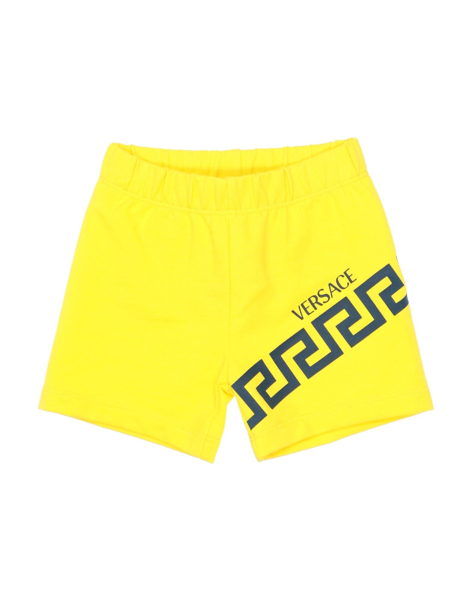 VERSACE YOUNG Shorts & Bermudashorts Kinder Gelb von VERSACE YOUNG