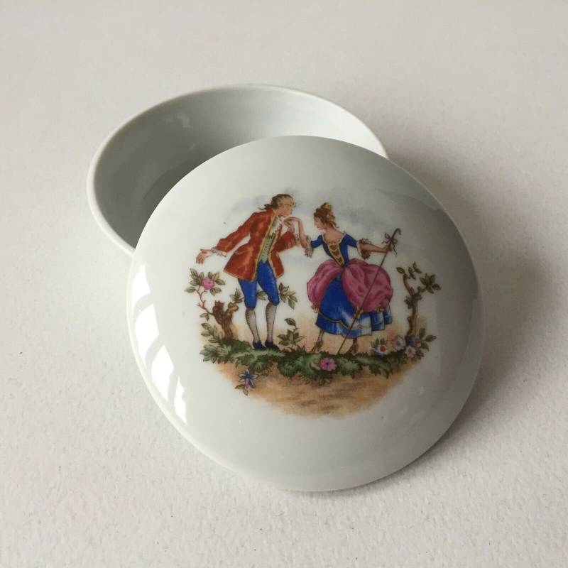 Vintage Limoges Ouragan Porzellan Trinket Dish Schüssel W/Deckel Werben Paar Frankreich Vintage Limoges Ouragan Porzellan Trinket Dish Schüssel W/Deckel Werben Paar Frankreich von VESNAEUROVINTAGE