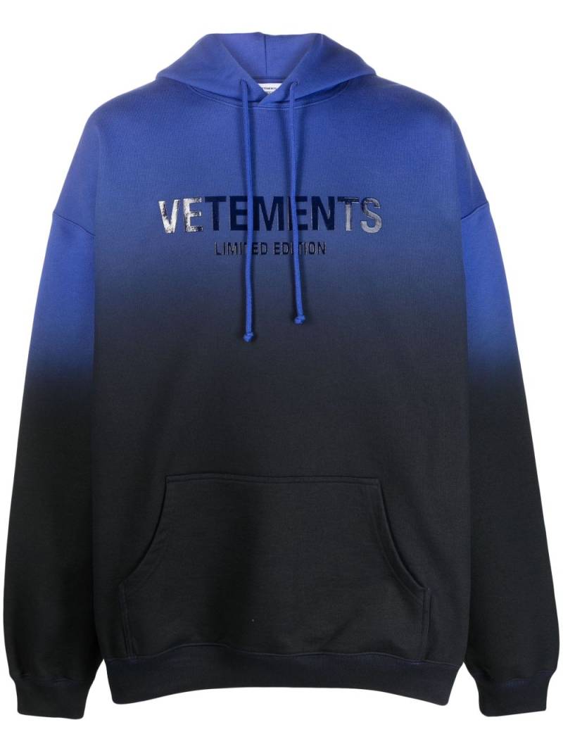 VETEMENTS Ausgeblichener Hoodie - Blau von VETEMENTS