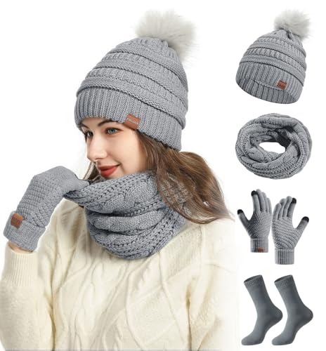 VEVESMUNDO Damen Wintermütze Loop Schal handschuhe Socken 4 Stück Winter Strickset Strickmütze mit Bommel Grau von VEVESMUNDO