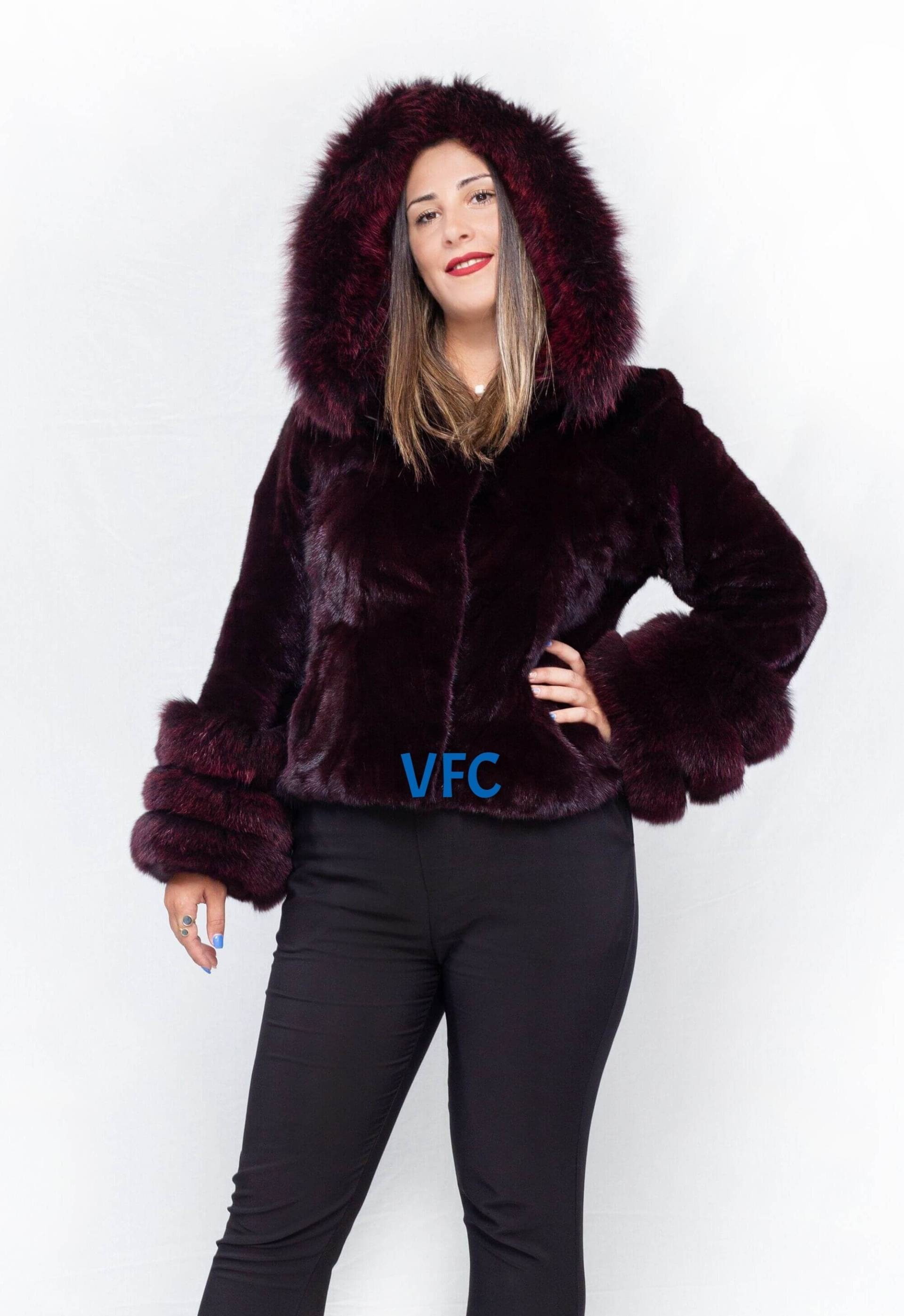 Burgunderrote Nerzjacke Mit Bordeauxfarbener Fuchspelzkapuze, Echte Nerzjacke, Echtpelzjacke, Luxuspelzjacke von VFCfurs