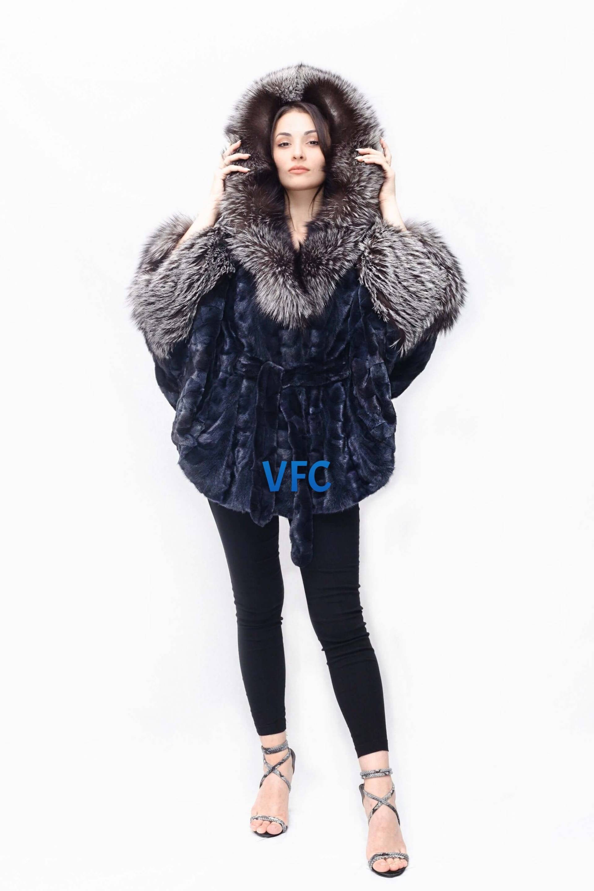 Marine Nerz Fell Cape Mit Silber Fuchs Kapuze, Echt Cape, Echtfell Marine Nerz Fell Cape Mit Silber Fuchs Kapuze, Echt Cape, Echtfell von VFCfurs