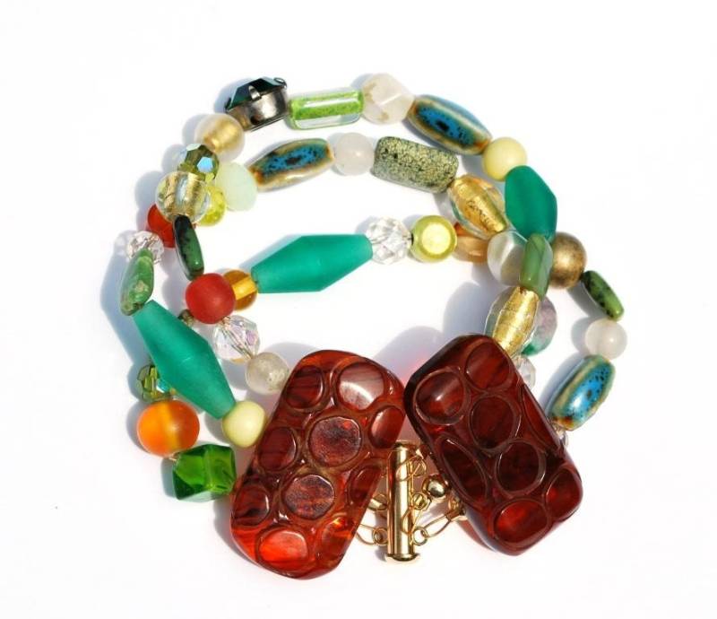 Spangen Armband - Vintage Bakelit Umfunktioniertes Knopf Edelstein Handgemachtes von VFSzelest