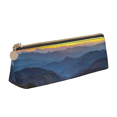 VGFJHNDF Federmäppchen mit kanadischer Flagge, Leder, dreieckig, mit Reißverschluss, minimalistisches Federmäppchen und Make-up-Tasche für Männer, Frauen, Mädchen, Jungen, Blue Ridge Parkway von VGFJHNDF