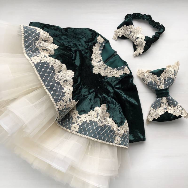 Grünes Samtkleid Mit Goldener Spitze. Tutu-Kleid Stirnband. Kleid Zum Ersten Geburtstag. Königliches in Grün Und Gold Für Mädchen von VIAngel