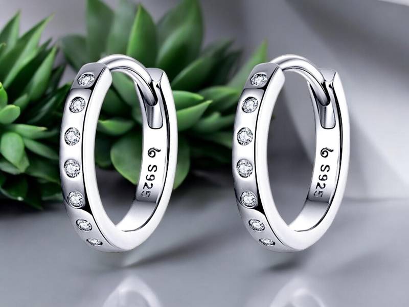 1 Paar Ohhringe Creolen in 925 Silber Mit Steinen Besetzt Sehr Edel Und Luxuriös Für Damen Herren Diverse Unisex Kinder von VIERENGEL