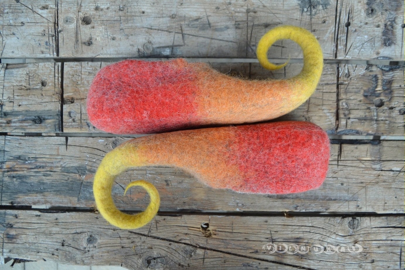 Gefilzte Wollpuschen , Elfenfee Weihnachtsgeschenk Warmes Geschenk Filz in Handarbeit von VILNUKAI