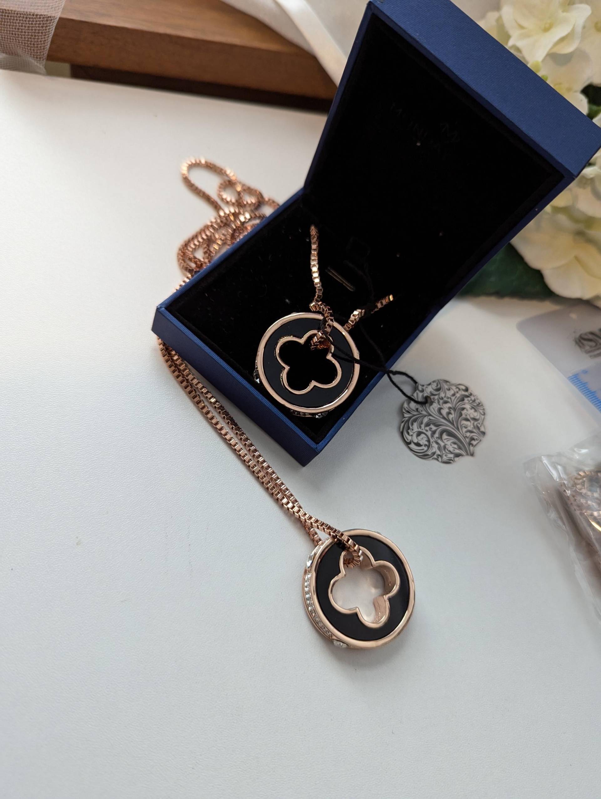 Atemberaubende Vintage Halskette Swarovski Kristallen Elements Clover Anhänger Flapper Design Mdn von VINTAGEARTJEWELRY