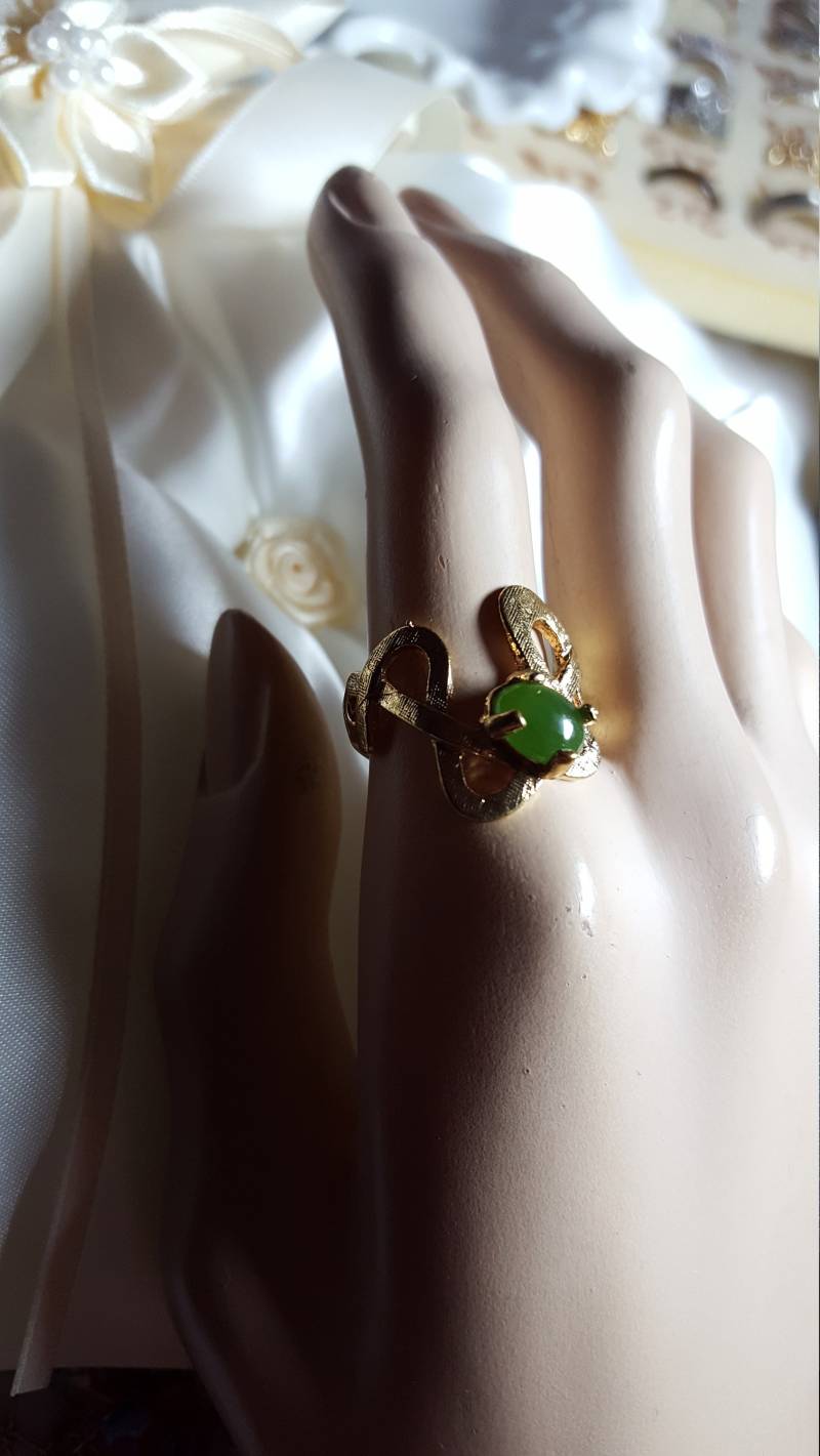 Retro Cluster "Être Emmêlé" Tangle Jade Ring Breit 7/20, 3 cm Größe 8 Sterling Und 18K Hge Aus Den 1960Er Jahren Von Vargas Ausgezeichneter Zustand Retro Cluster "Être Emmêlé" Tangle Jade Ring Breit 7/20, 3 cm Größe 8 Sterling Und 18K Hge Aus Den 1960Er Jahren Von Vargas Ausgezeichneter Zustand von VINTAGEARTJEWELRY