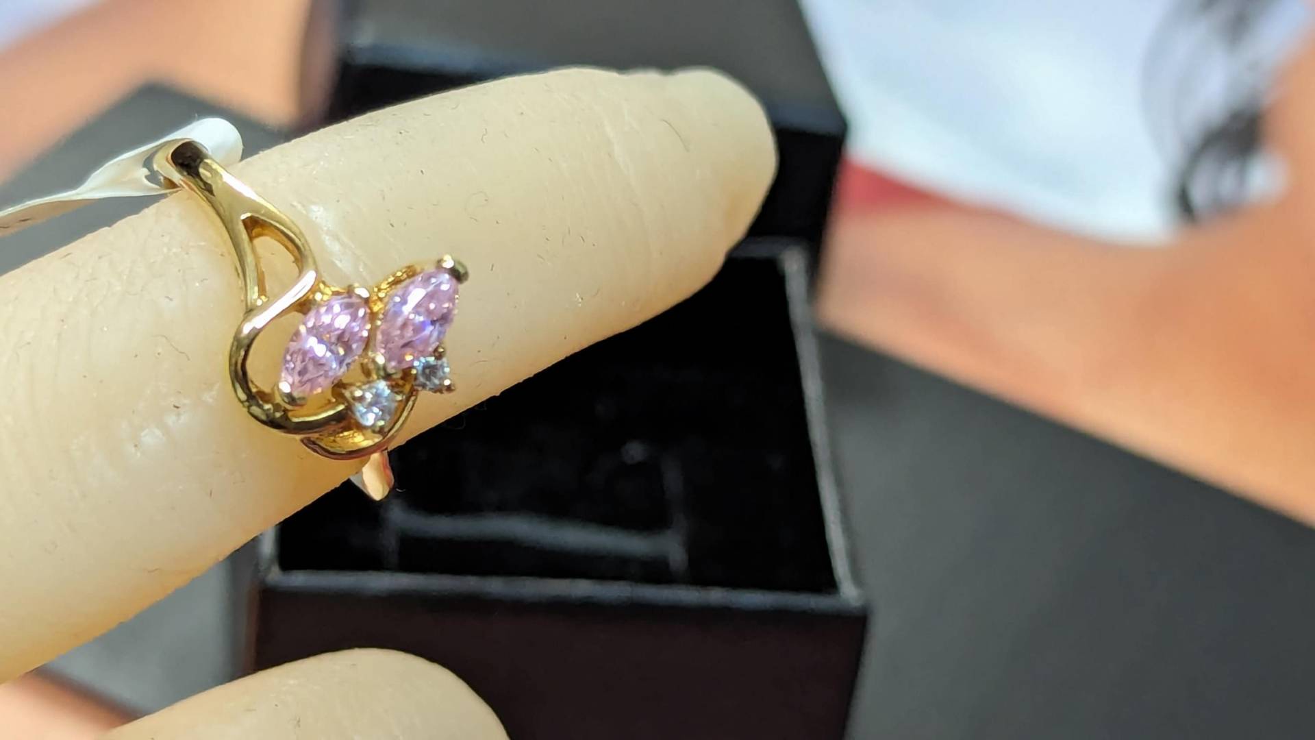 Ring Rosa Saphir Oktober Geburtsstein 750 Hoch New Old Stock Ring Rosa Saphir Oktober Geburtsstein 750 Hoch New Old Stock von VINTAGEARTJEWELRY