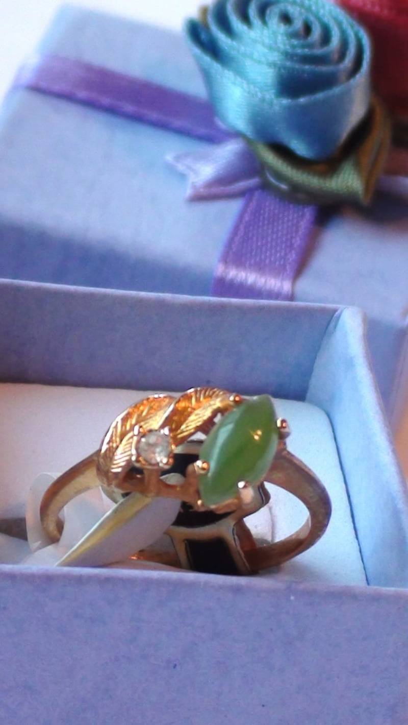 Versprechen Jadeit Jade Marquee Ring 18Khge Gelb Gold Überzogen Unbenutzt Vintage Original Tag Versprechen Jadeit Jade Marquee Ring 18Khge Gelb Gold Überzogen Unbenutzt Vintage Original Tag von VINTAGEARTJEWELRY