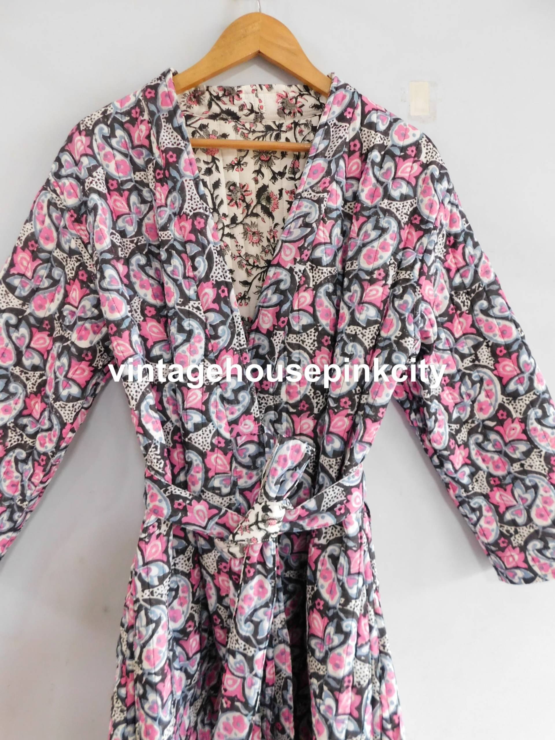 Kimono Mit Paisley-Print, Gesteppte Kimonojacke Aus Baumwolle, Handgefertigter, Gesteppter Bademantel Blockprint, Warme Winterjacken Für Frauen von VINTAGEHOUSEPINKCITY