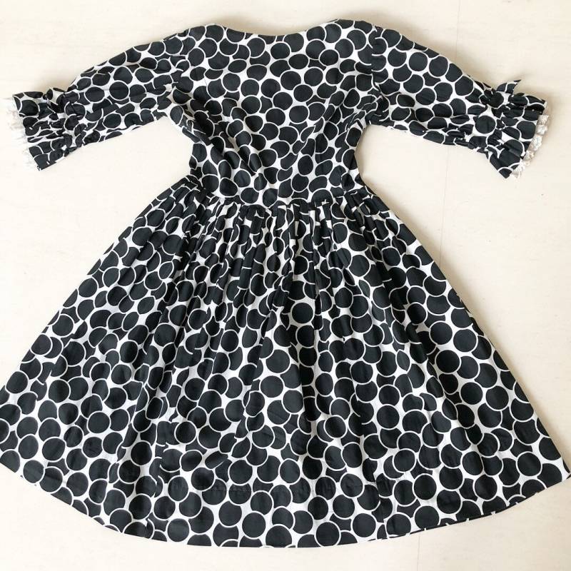1950S Überlappendes Polka Dot Print Kleid von VINTAGEVAVAVOOMZ