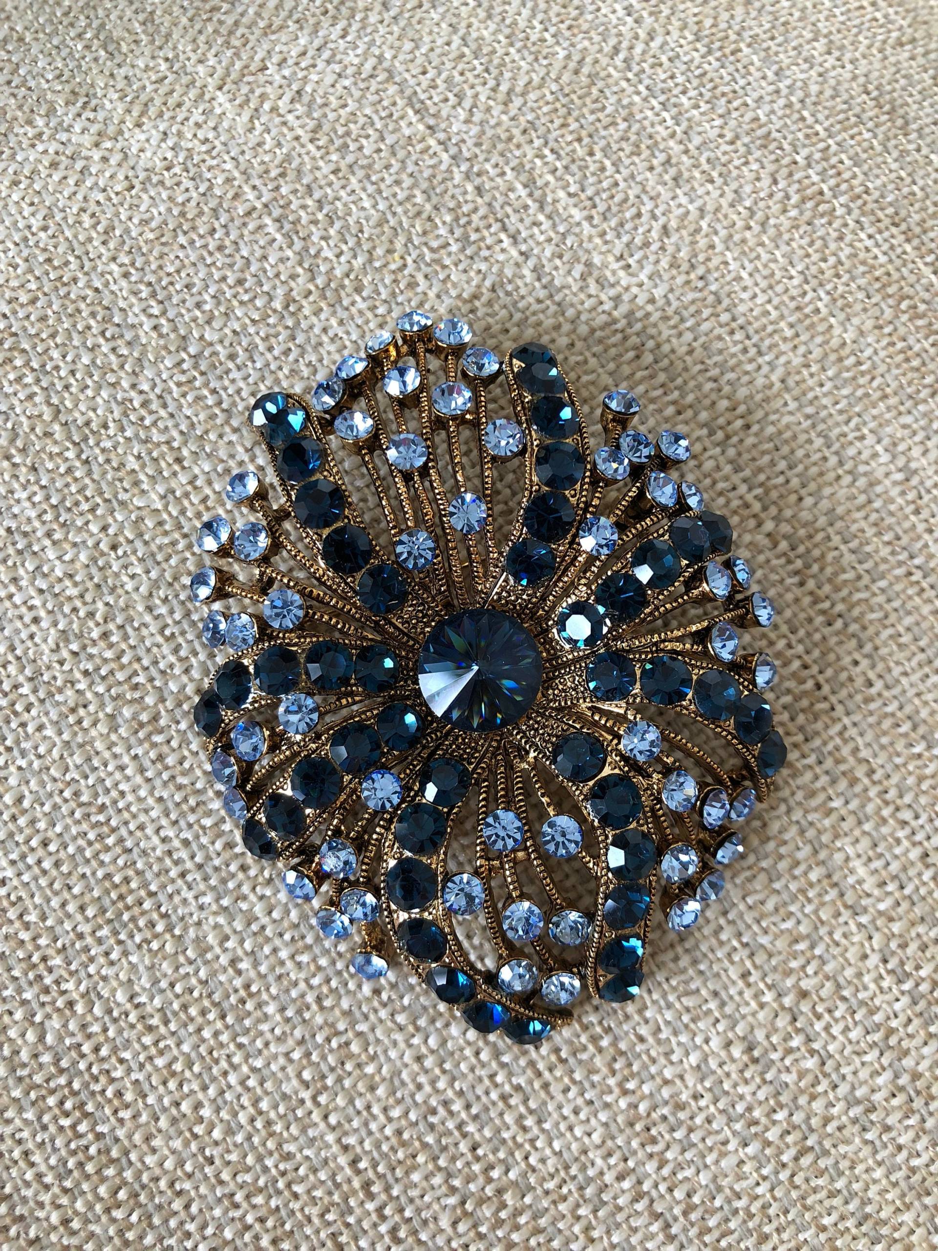 Atemberaubende 50Er Jahre Super Bling Strass Besetzte Starburst Brosche Atemberaubende 50Er Jahre Super Bling Strass Besetzte Starburst Brosche von VINTAGEVAVAVOOMZ
