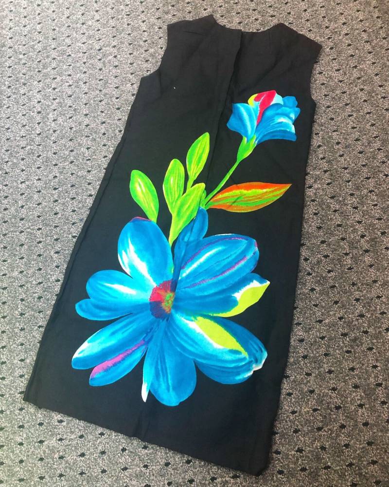 Auffällige Scheide Mit Großen Handbemalten Blumen von VINTAGEVAVAVOOMZ