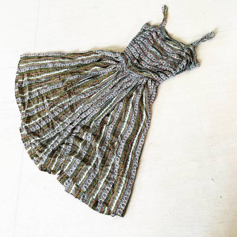 Hübsches Blumen Plissee Mieder Kleid von VINTAGEVAVAVOOMZ