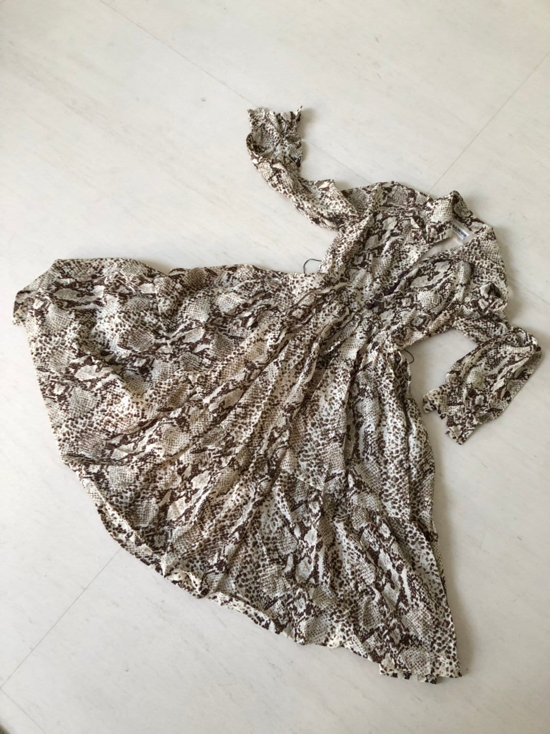 Regamus Of London Und Rutland Python Print Shirtkleid Regamus Of London Und Rutland Python Print Shirtkleid von VINTAGEVAVAVOOMZ