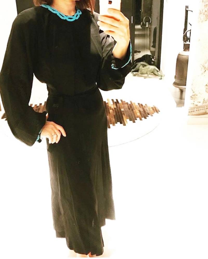 Seltenes, Perlenbesetztes Rayon-Crêpe-Kleid Aus Den 1940Er Jahren von VINTAGEVAVAVOOMZ