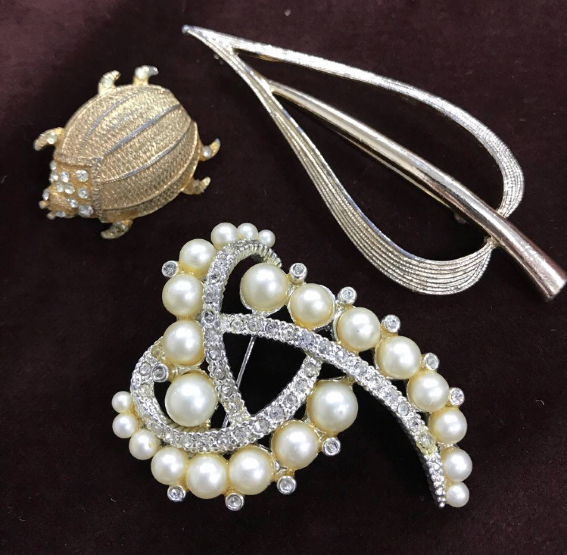 Set Von Drei Wunderschönen Vintage Broschen Set Von Drei Wunderschönen Vintage Broschen von VINTAGEVAVAVOOMZ