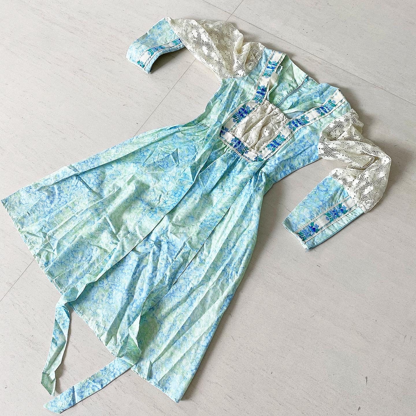 Süßes Juliet 70Er Kleid von VINTAGEVAVAVOOMZ