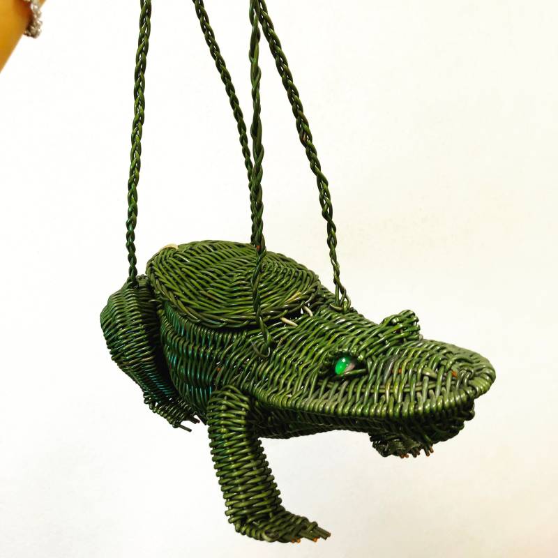 Super Coole Super Seltene Neuheit Frosch/Krokodil Wicker Bag | Grüne Augen, Längerer Griff von VINTAGEVAVAVOOMZ