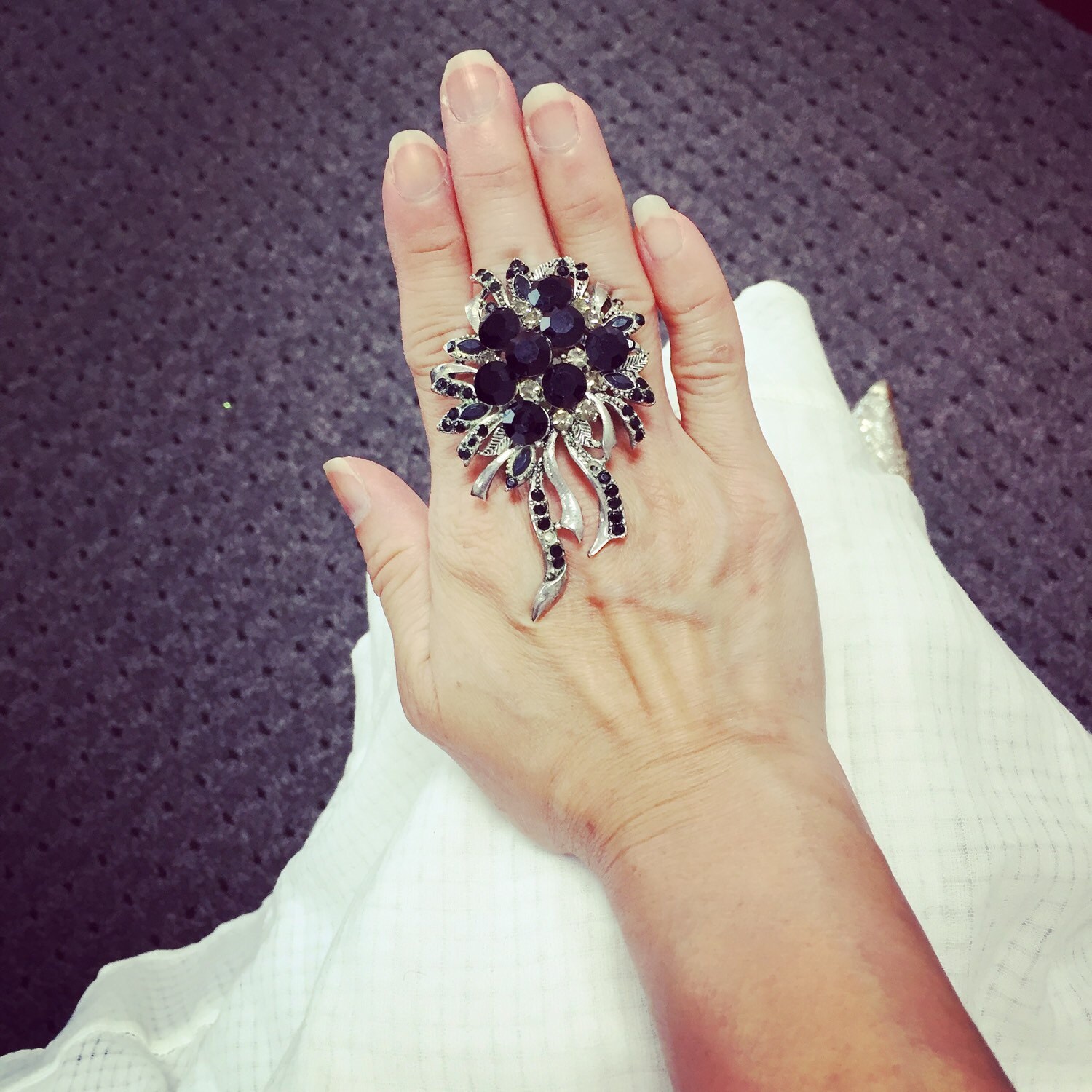 Vintage Schwarzer Strass Statement Ring von VINTAGEVAVAVOOMZ