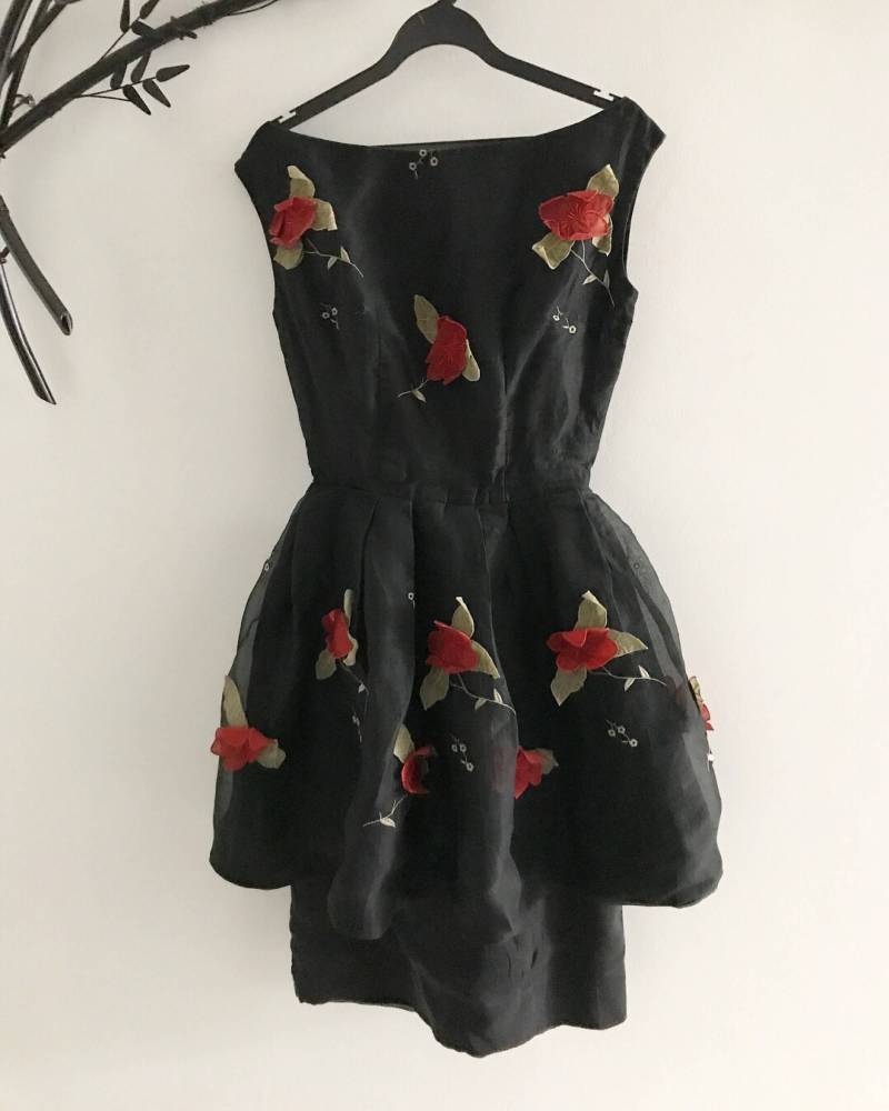 Wunderschönes 1950Er Jahre Schößchen Aus Seide Mit Blumenapplikation von VINTAGEVAVAVOOMZ