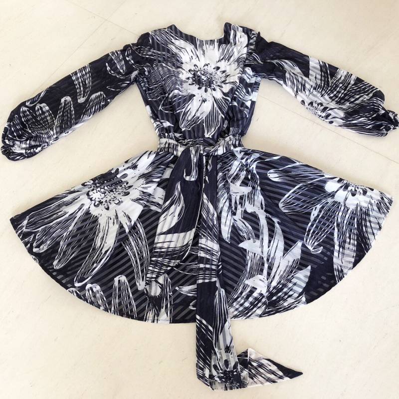 Wunderschönes 1970Er Kleid Mit Gänseblümchen Print von VINTAGEVAVAVOOMZ