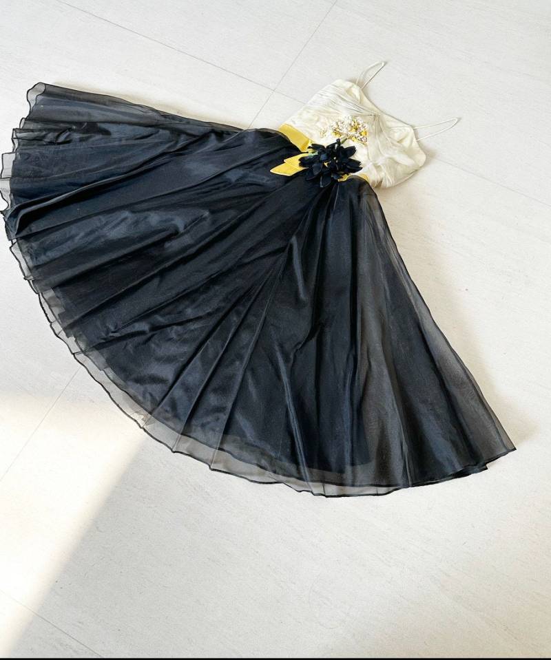 Wunderschönes 50Er Jahre Cocktailkleid Mit Blumenapplikation von VINTAGEVAVAVOOMZ